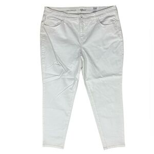 NWT Style & Co. Petite Women's White Curvy Skinny Mid Rise Jeans (DM)